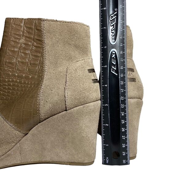 Toms Desert Taupe Beige Suede Croco Embossed Wedge Ankle Boots Women's 6 Zip Up - Picture 5 of 13